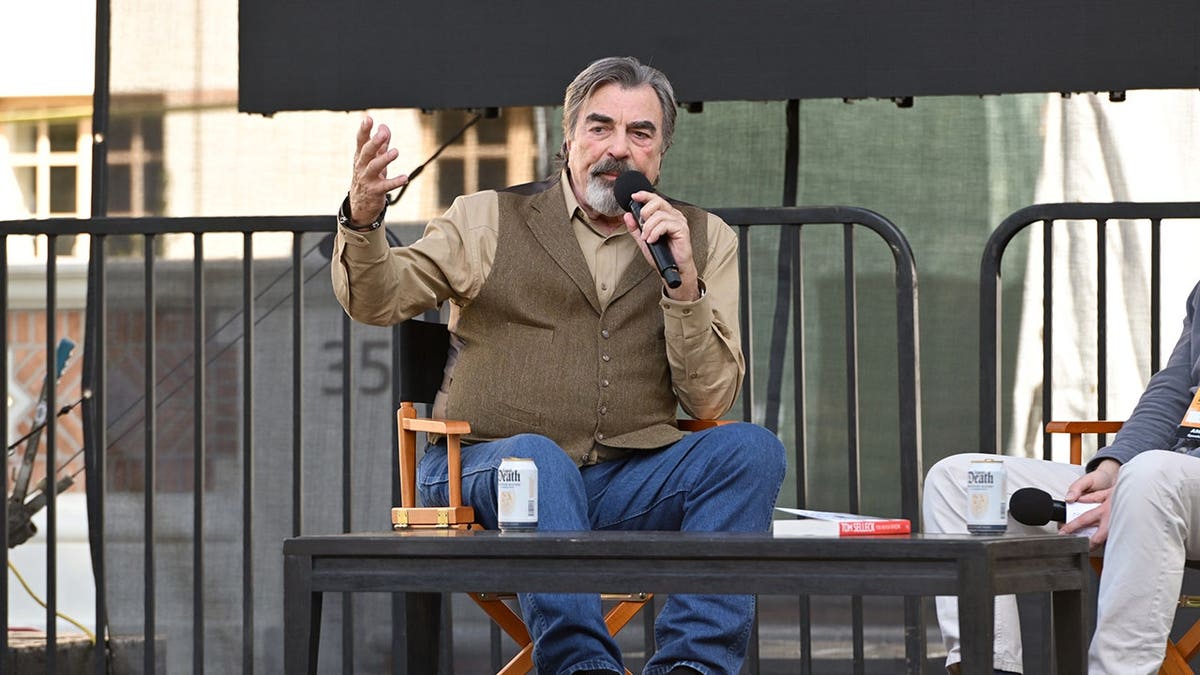 Tom Selleck speaks at a podium at the University of Southern California.