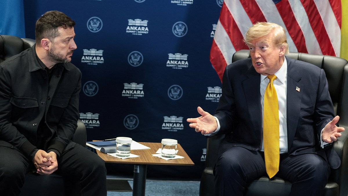 El presidente estadounidense Donald Trump mantiene una reunión bilateral con el presidente ucraniano Volodymyr Zelenskiy junto con la cumbre de líderes de la OTAN en el complejo presidencial Bestepe, en Ankara, Turquía, el 8 de julio de 2026.
