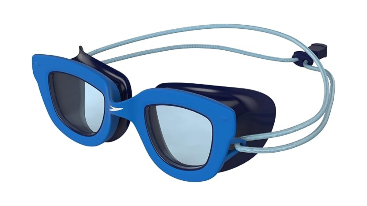The anti-fog lenses ensure clear vision underwater.
