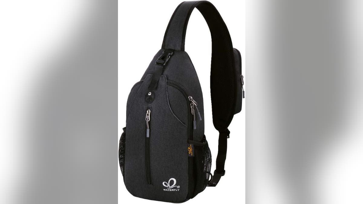 There's a spot for all your belongings in this crossbody bag.