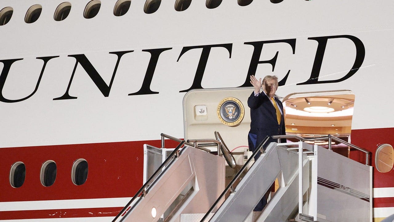 Donald-Trump-Air-Force-One-