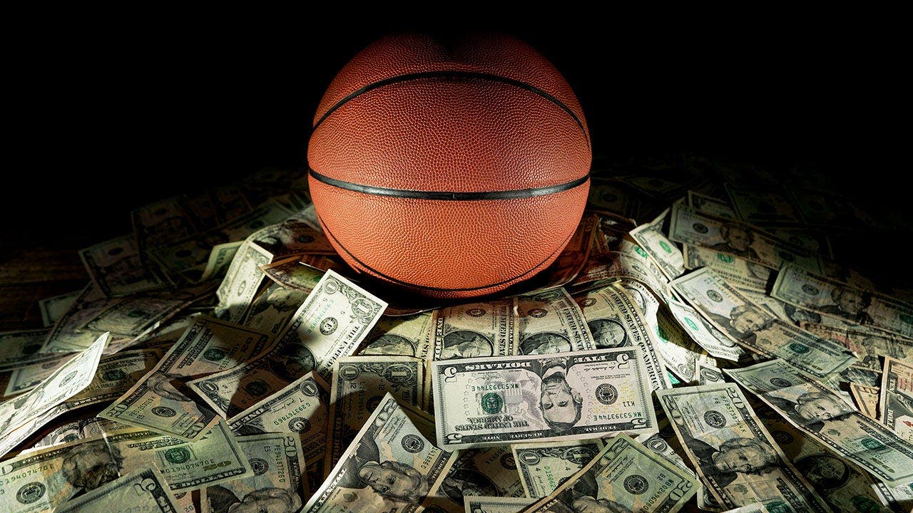 foxnews.com - Joe Kinsey - Travel basketball parents cry foul as Ohio tournament admission price hits a shocking new high