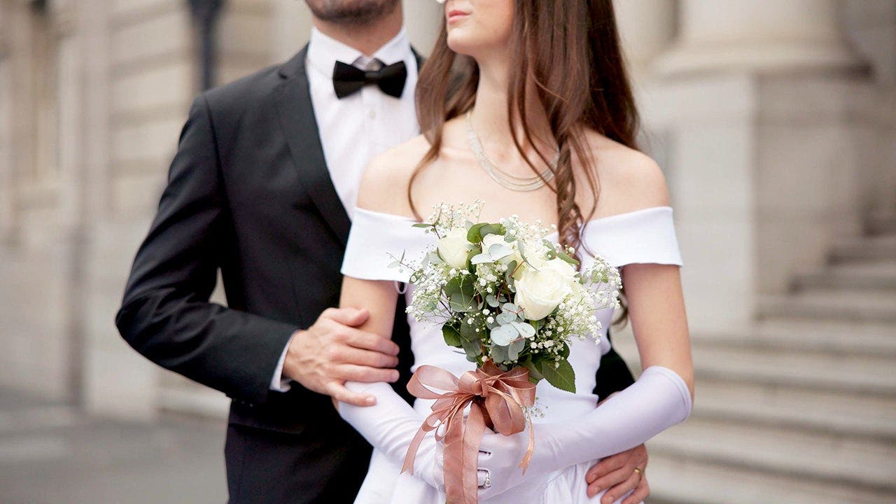 foxnews.com - Teresa Mull - Courthouse weddings are booming as many couples skip pricey traditional ceremonies