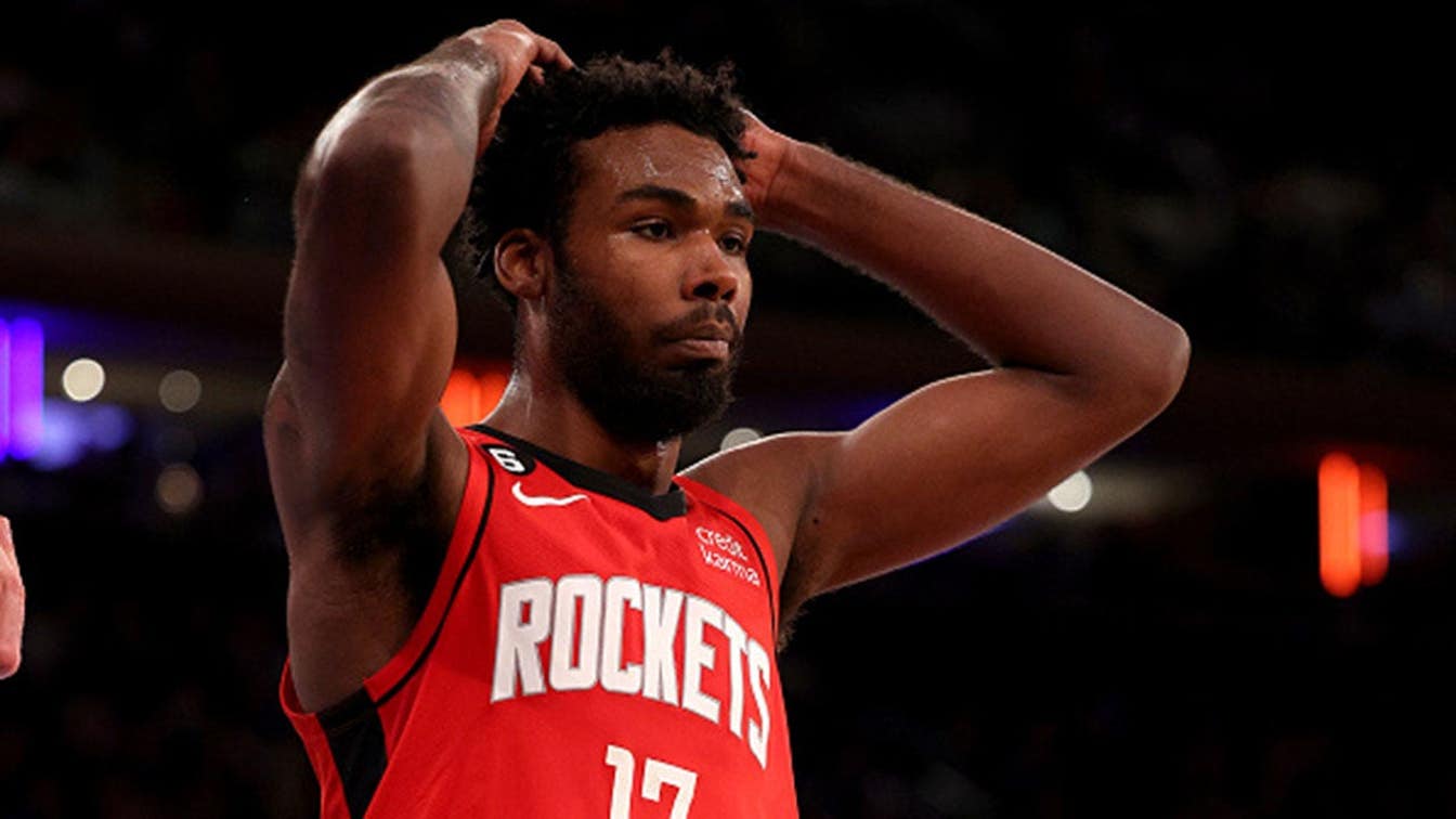 Ο Tari Eason των Rockets λέει ότι η πρώην κοπέλα κατέστρεψε την γκαρνταρόμπα 92.000 δολαρίων με χλωρίνη και τον απείλησε να τον σκοτώσει στην κατάθεση