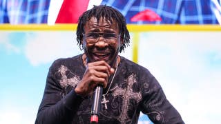 Cowboys legend Michael Irvin wins over booing Eagles fans at Philly bar ahead of Home Run Derby