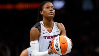 Una excompañeraClarkCaitlin critica a WNBA suspender al entrenador jefe de las Tempo por un comentario sobre «especies protegidas»