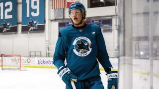 El jugador más alto que se ha seleccionado jamás en la NHL a todos NHL en su debut con los San José Sharks