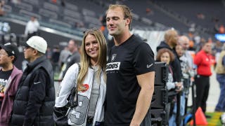 El ala cerrada de los Raiders, Brock , impresiona a las chicas con su vídeo de compromiso grabado con cámara oculta; detienen a un aficionado de los Royals y 510 libras