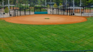El presidente de la Vegas Little League está acusado de gastarse el dinero de la liga en clubes de striptease y medicamentos para la disfunción eréctil