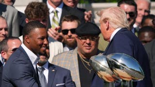 Saquon Barkley, de los Eagles, sufre una lesión en el isquiotibial contra los Rams, y el estado del campo podría haber influido bastante