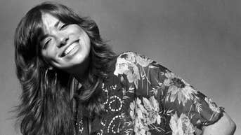 'You're So Vain' singer Carly Simon says Parkinson's and cancer diagnoses kept her from public eye - Fox News