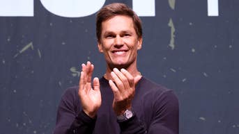 Tom Brady tries to smack Logan Paul then calls the WWE star a 'dork' - Fox News