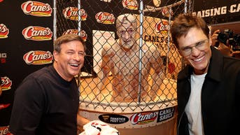 Tom Brady sends Rob Gronkowski plunging into 500 gallons of Cane's Sauce in viral moment - Fox News