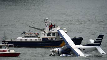 Pilot declares mayday before aircraft plunges into Manhattan waterway with 8 aboard - Fox News