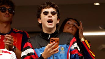 Timothée Chalamet's priceless reaction after meeting Cowboys cheerleaders at World Cup - Fox News