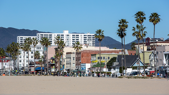 Furious residents demand action over homeless housing in iconic beach community - Fox News