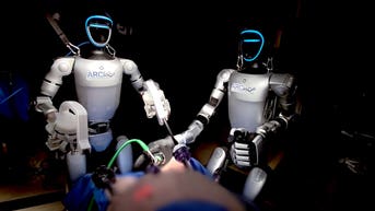 Humanoid robots perform live surgery in world first - Fox News