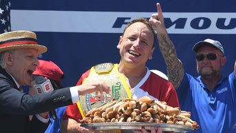 Legendary Joey Chestnut wins 18th Nathan's Hot Dog Eating Contest by downing 66 wieners and buns - Fox News