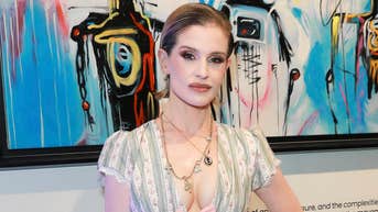 Kelly Osbourne stuns in corseted swimsuit months after she slammed body shamers - Fox News