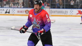 Alex Ovechkin wanders into a couple's big day with hockey stick in hand - Fox News