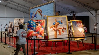 Pro-Trump artist paints potentially record-breaking Old Glory, says flag is for everyone - Fox News
