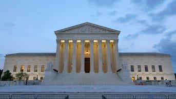 Mann, sancionado por conducta indebida en la sala del tribunal, ahora quiere reformar el poder judicial: Turley - Fox News