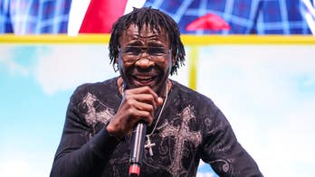 Cowboys legend Michael Irvin wins over booing Eagles fans at Philly bar ahead of Home Run Derby