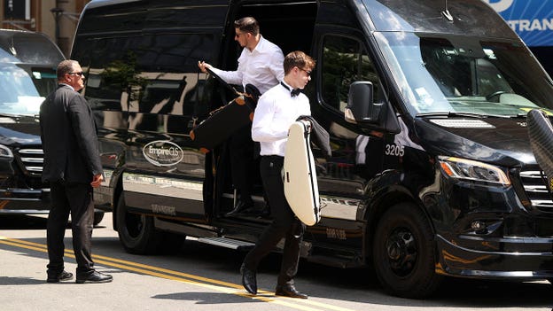 Taylor Swift, Travis Kelce wedding guests descend upon MSG