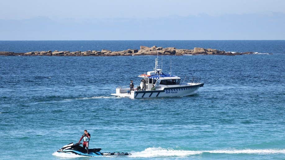 coogee-beach-closed-shark.jpg