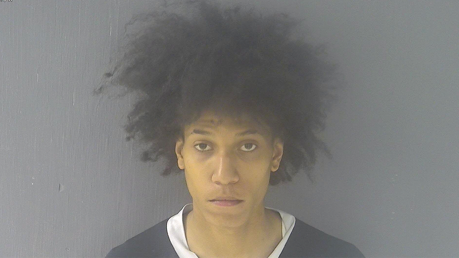devonti-gregory-pettaway-virginia-double-homicide-suspect.jpg