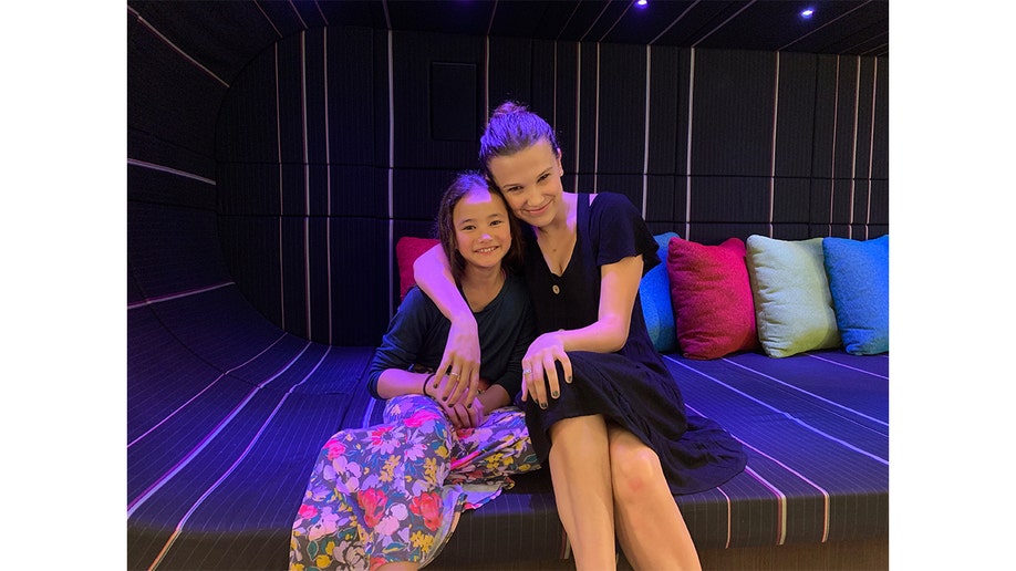Kaylee Hottle poses with someone