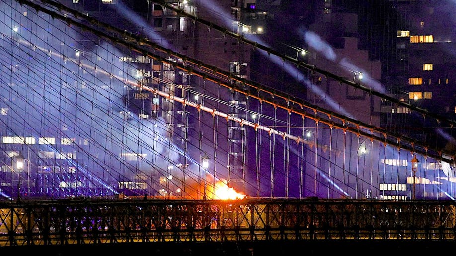 Incendio en el puente de Brooklyn durante los fuegos artificiales del 4 de julio de 2026 Te cuento