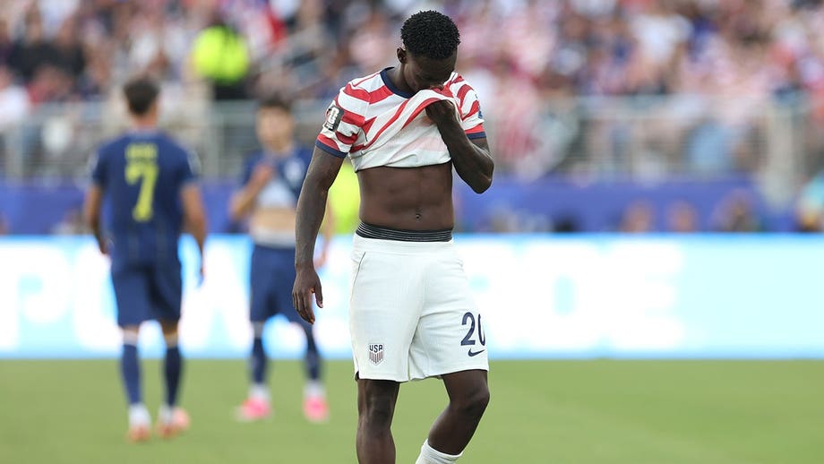 Alexi Lalas rips referees after Folarin Balogun red card in Team USA win