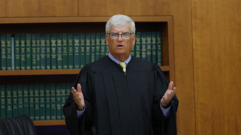 LIVE UPDATES: Lindsay Clancy judge fires back at defense over holdout juror