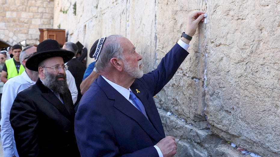 Huckabee warns of 'biblical ignorance' as he defends conservative support for Israel