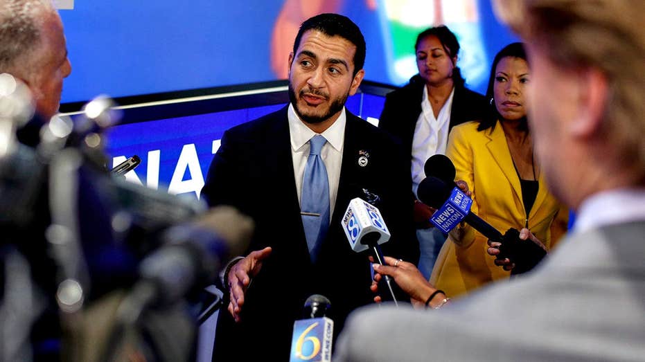 Top Dem hopeful flips script after years in socialist orbit with puzzling claim