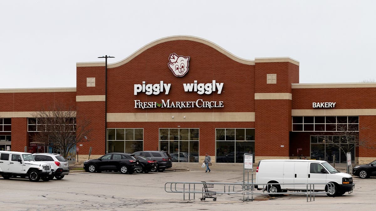 The outside of a Piggly Wiggly store in Wisconsin.