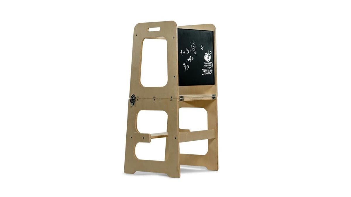 Built from non-toxic wood, this play tower features safety rails and an anti-slip design.