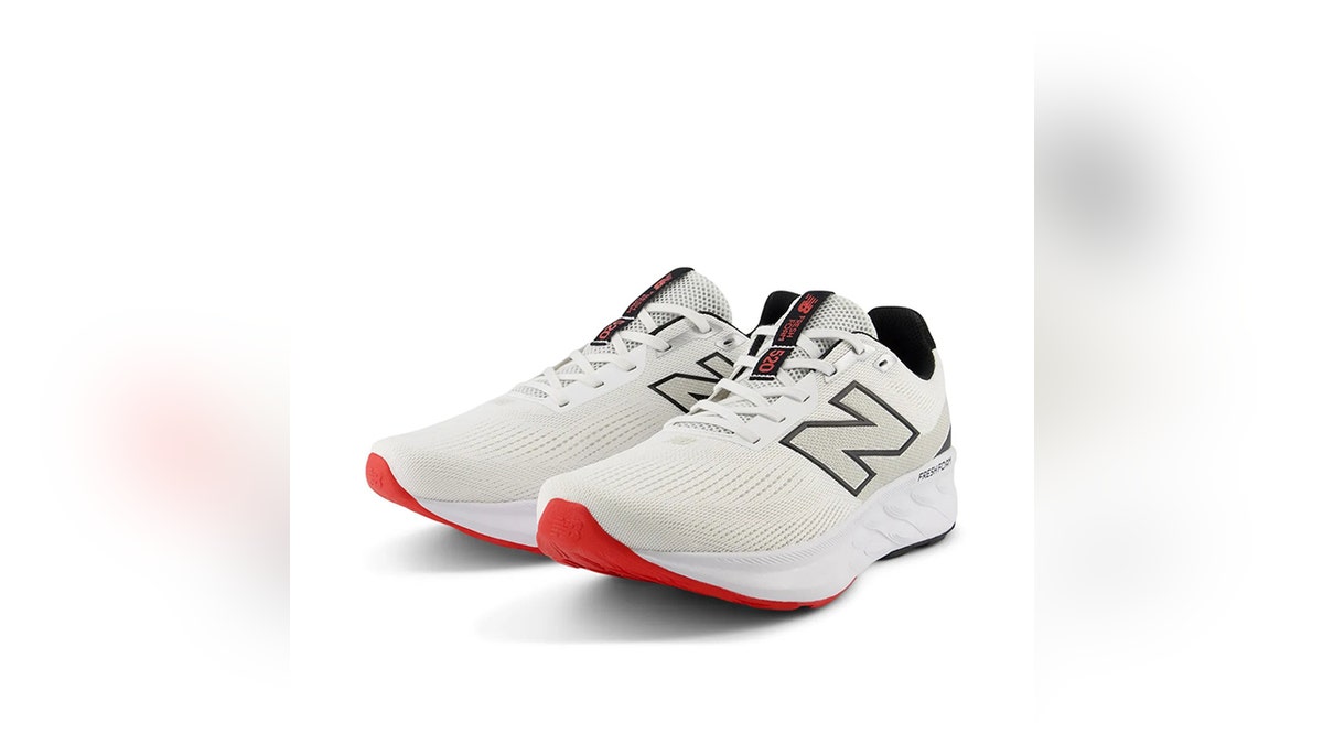 New Balance 520