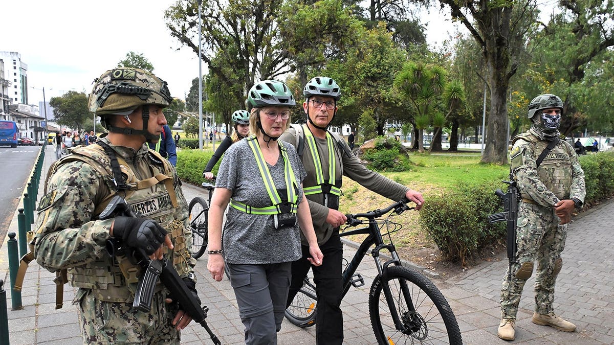 Tourists in Ecuador surrounded by police