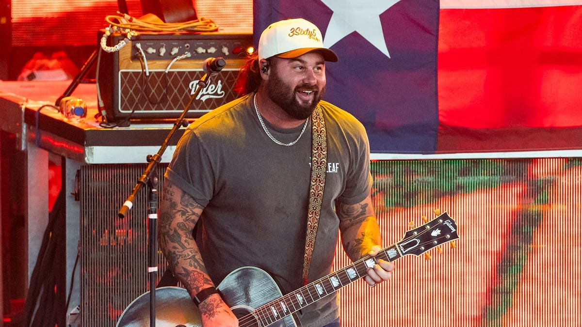 Koe Wetzel is a country music star.