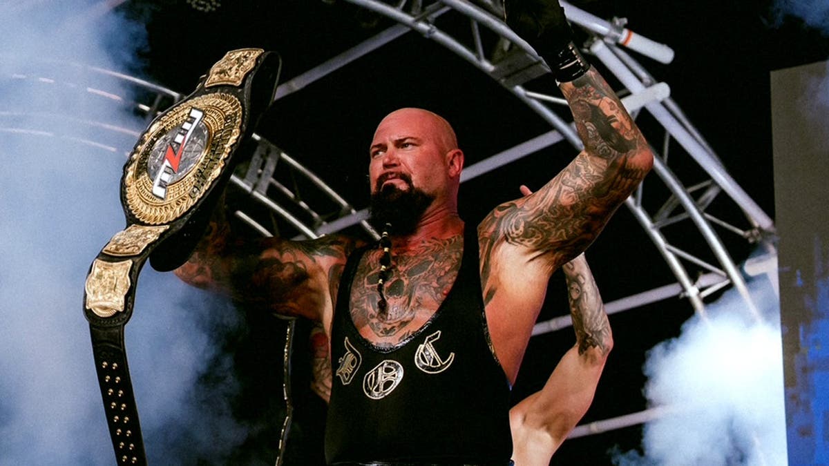 Doc Gallows with the belt