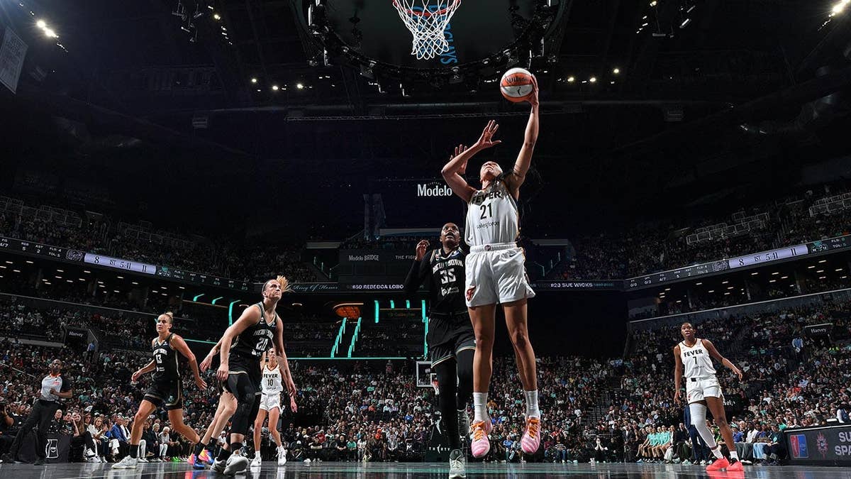 Makayla Timpson drives to the basket during a New York Liberty game