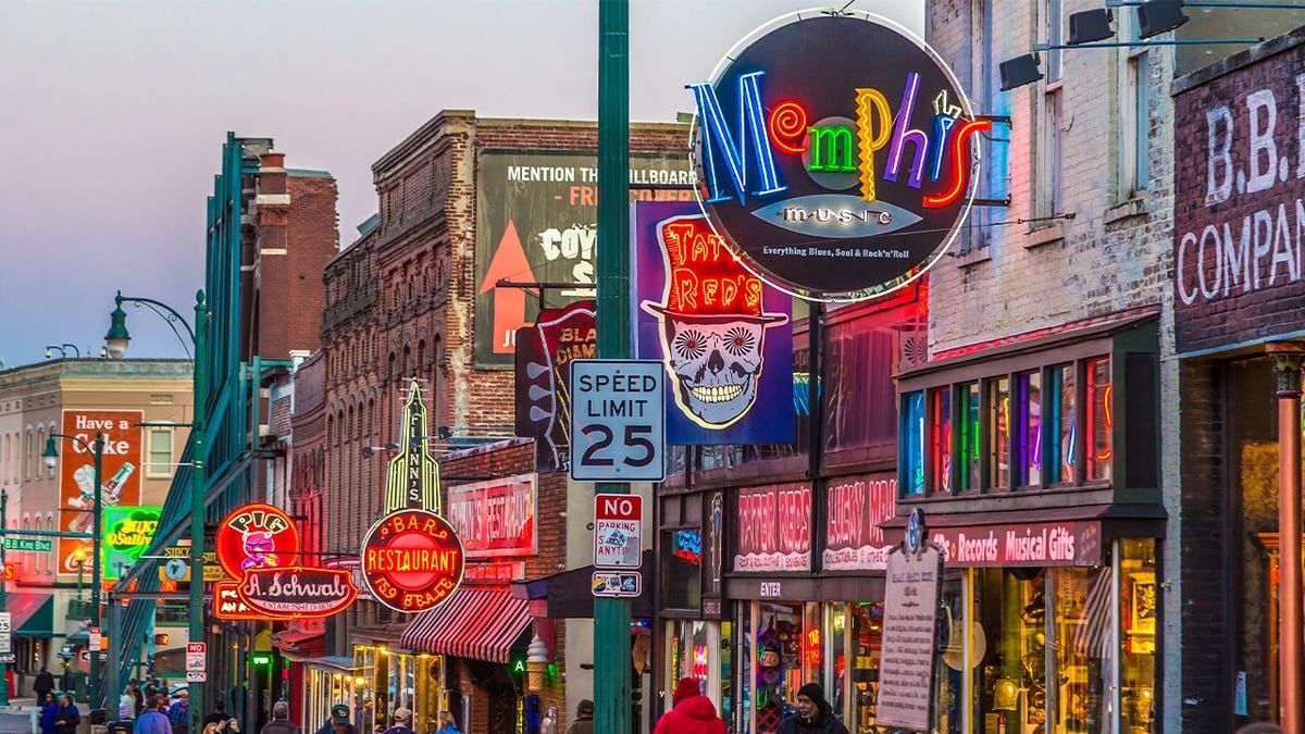 Beale Street al atardecer