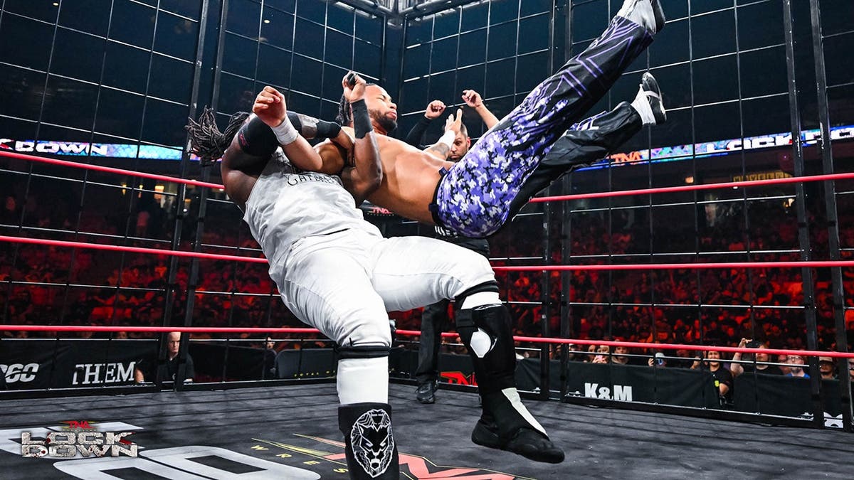Leon Slater hits Cedric Alexander with an elbow