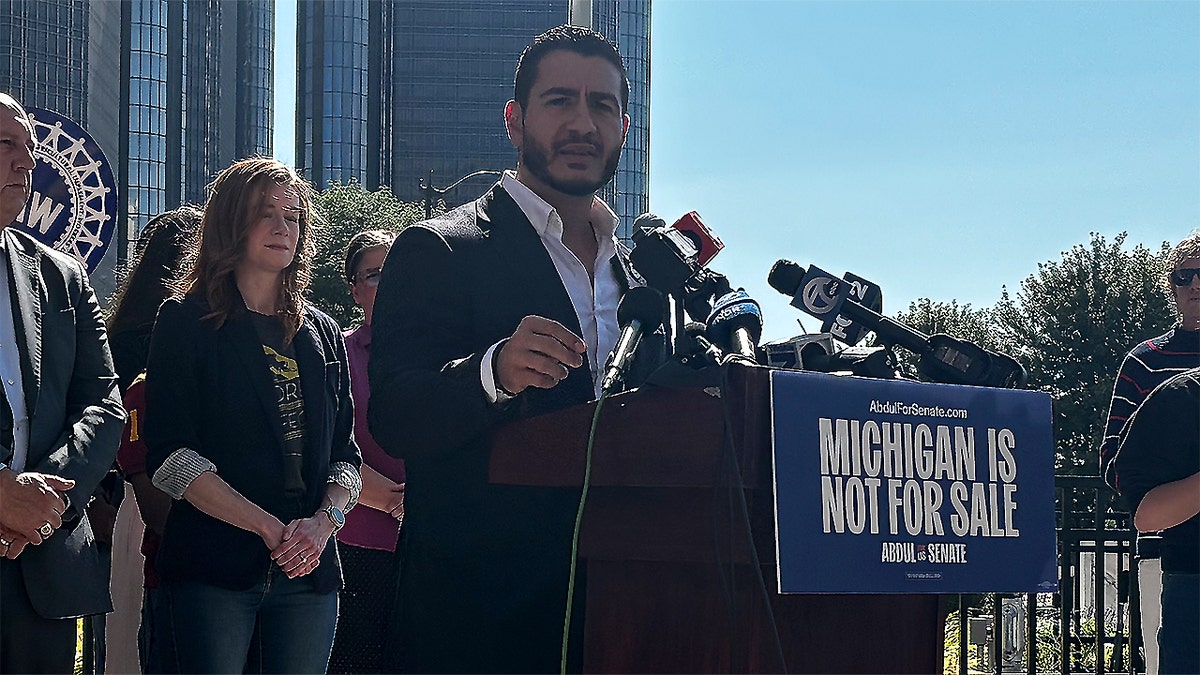 El candidato demócrata al Senado, Abdul El-Sayed, de Michigan