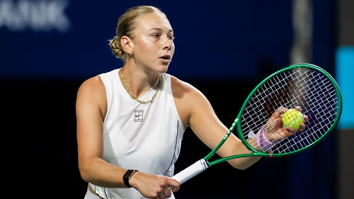 Amanda Anisimova plays against Elina Svitolina at Sobeys Stadium.