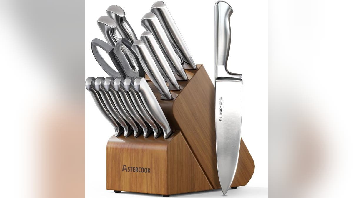 Store your knives in the included knife block.
