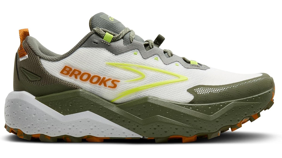 Raised edges protect your feet as you run.