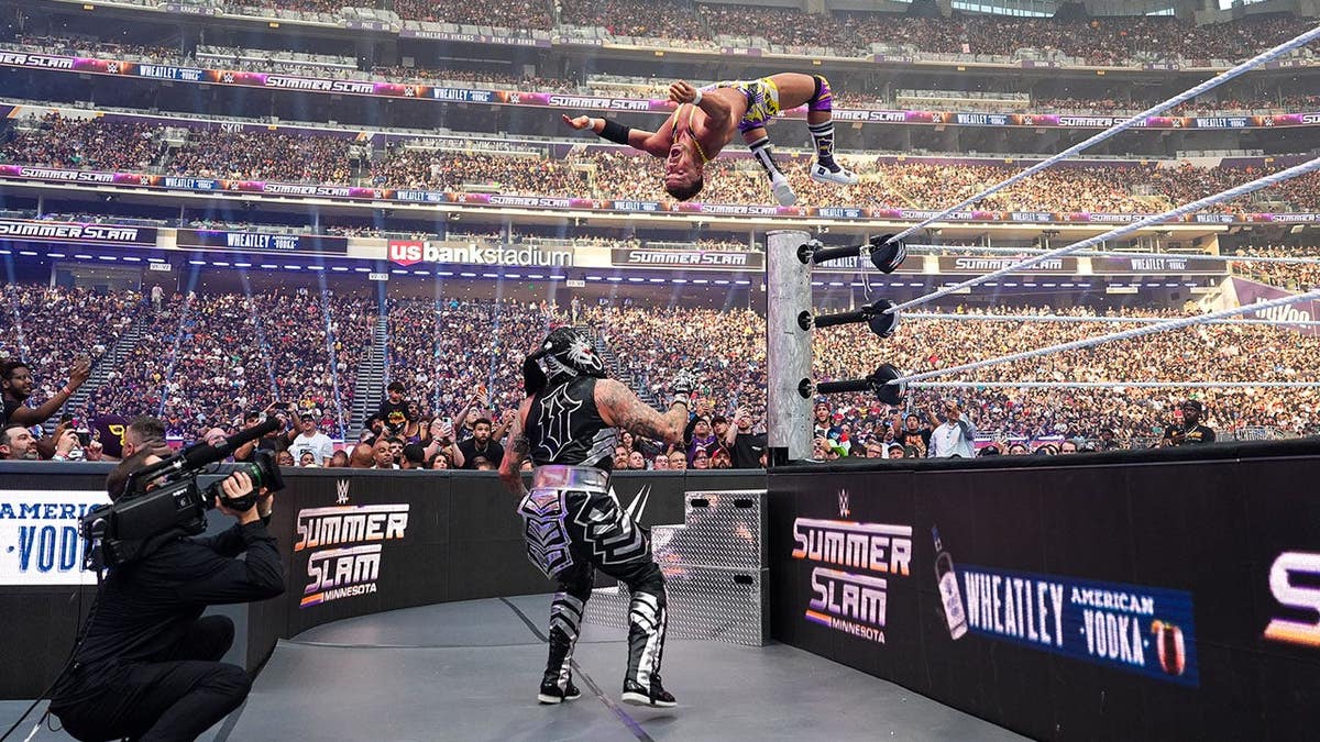 Chad Gable wrestles Penta at U.S. Bank Stadium.